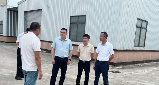 【代表主题活动】刘伟到振文镇人大代表中心联络站接待群众621.png