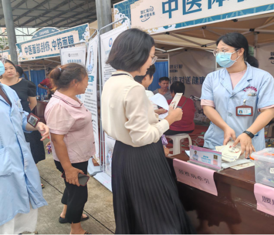 【镇街人大】吴阳镇人大：代表履职“三员”合一 银青结对送健康——人大代表积极参与名医助力“百千万工程”活动210.png