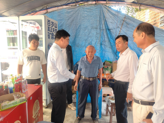 1762422658537923.png 陈勇到覃巴镇督导“百千万工程”典型镇“七个一”项目及米历岭村建设894.png