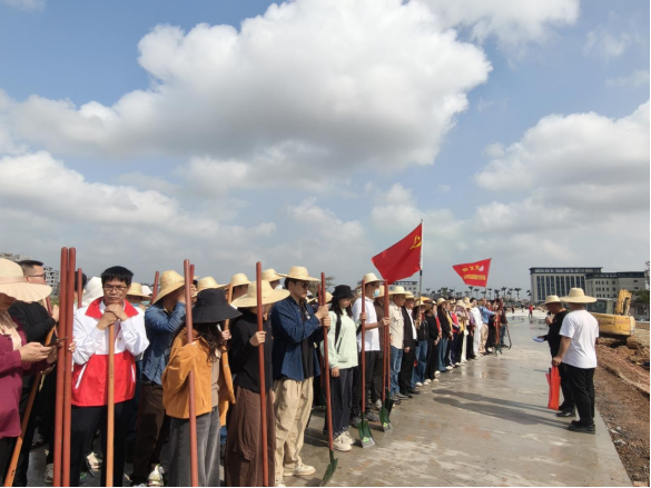 【镇街人大】振文镇人大：履职添新绿 担当护生态——人大代表开展植树活动156.png