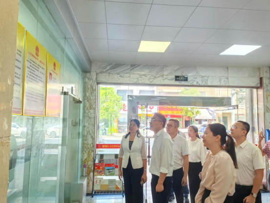 【代表主题活动】郑浩然到吴川市塘㙍镇人大代表中心联络站接待群众161.png