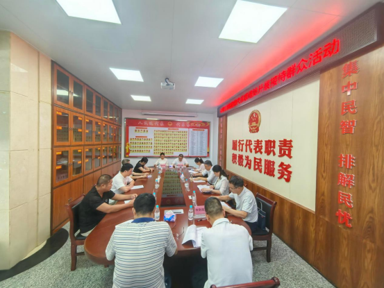 【代表主题活动】郑浩然到吴川市塘㙍镇人大代表中心联络站接待群众163.png