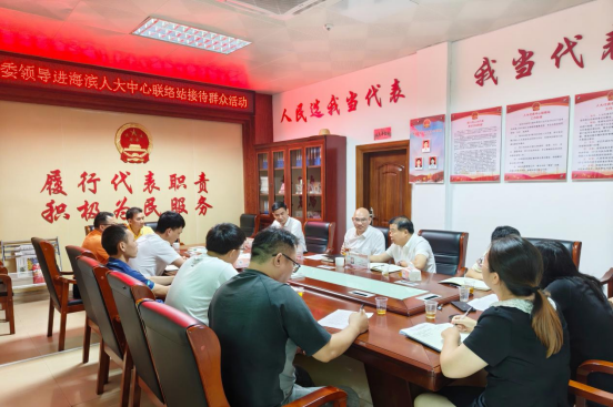 【代表主题活动】陈丹踪到海滨街道人大代表中心联络站接待群众451.png